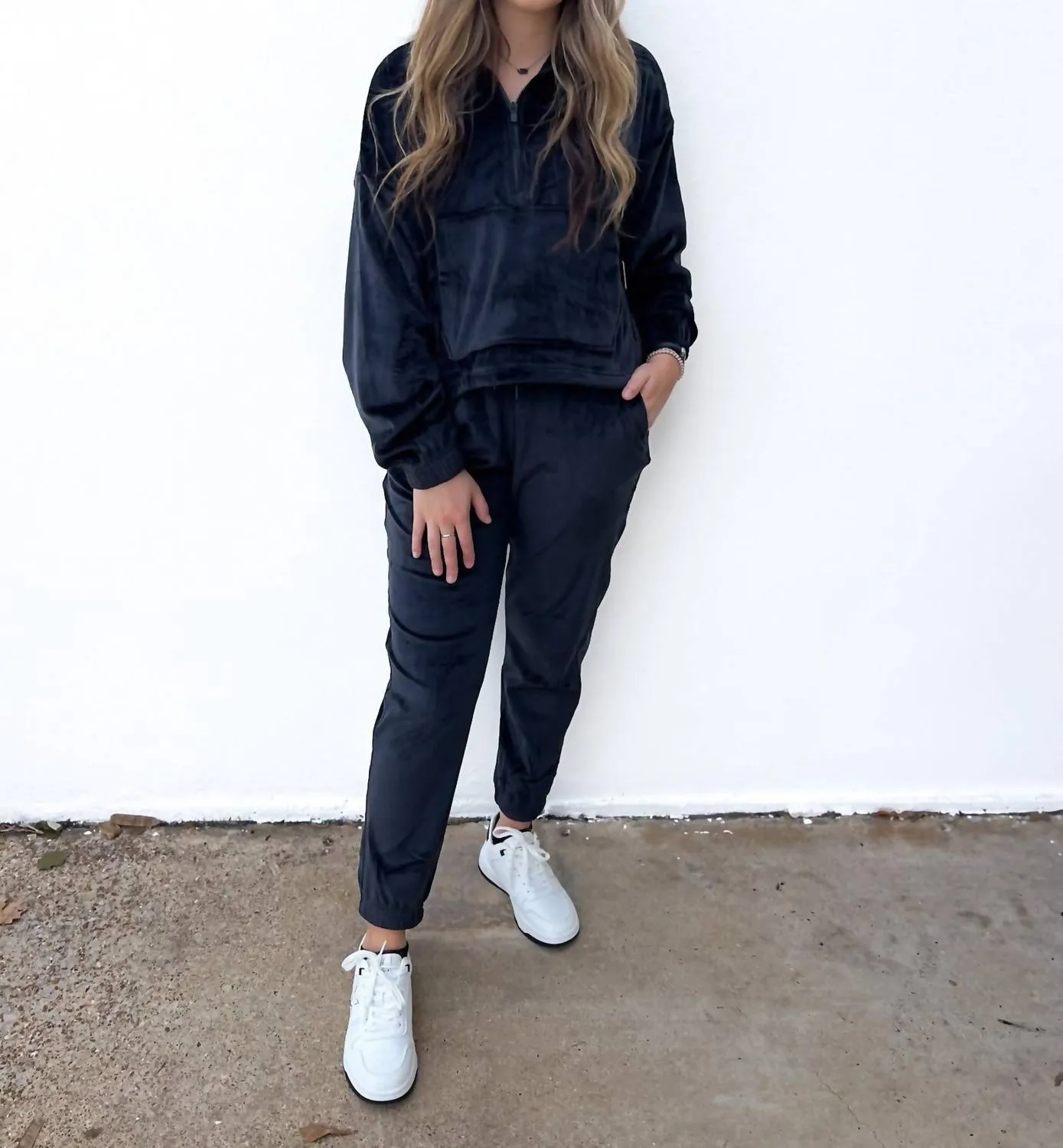 Go Out With A Bang Pullover   Jogger-Set in Schwarz