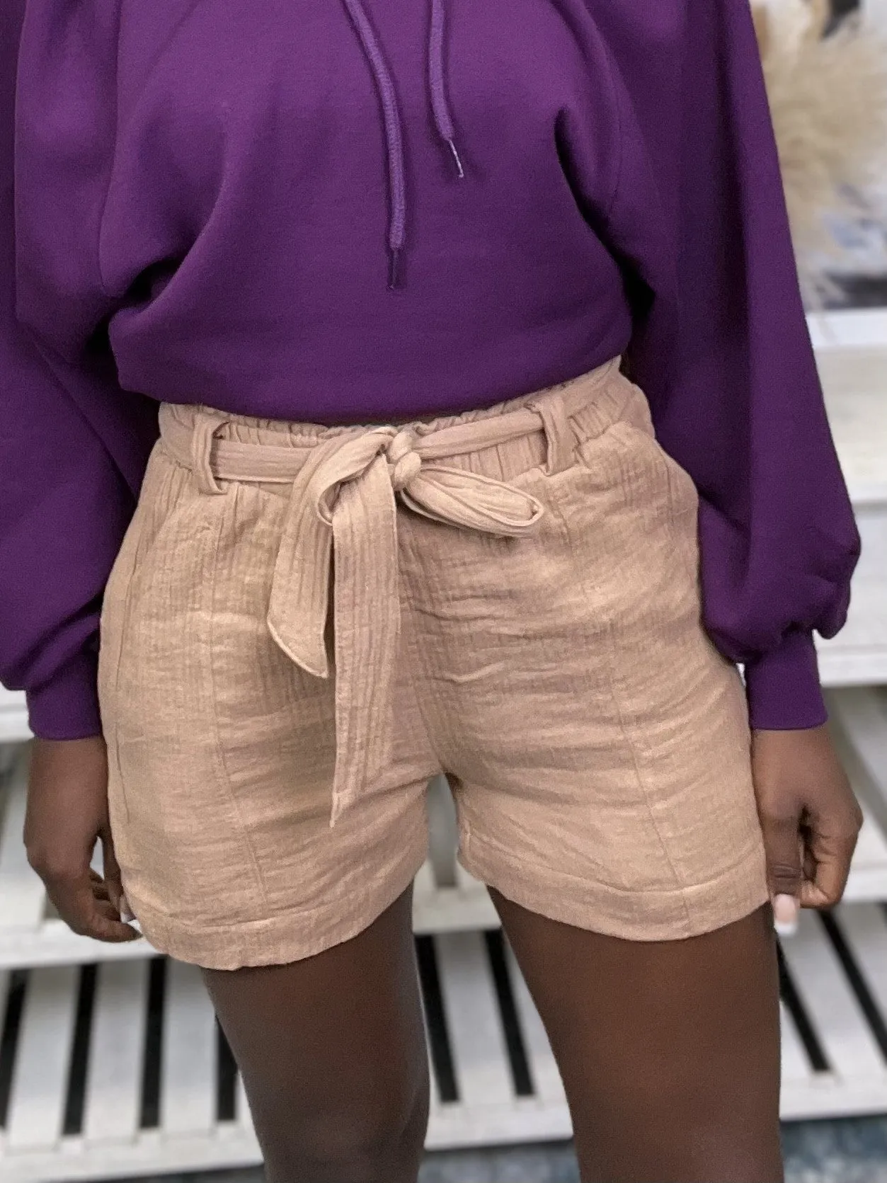 Let's Live It Up Damen-Shorts mit abnehmbarem Gürtel