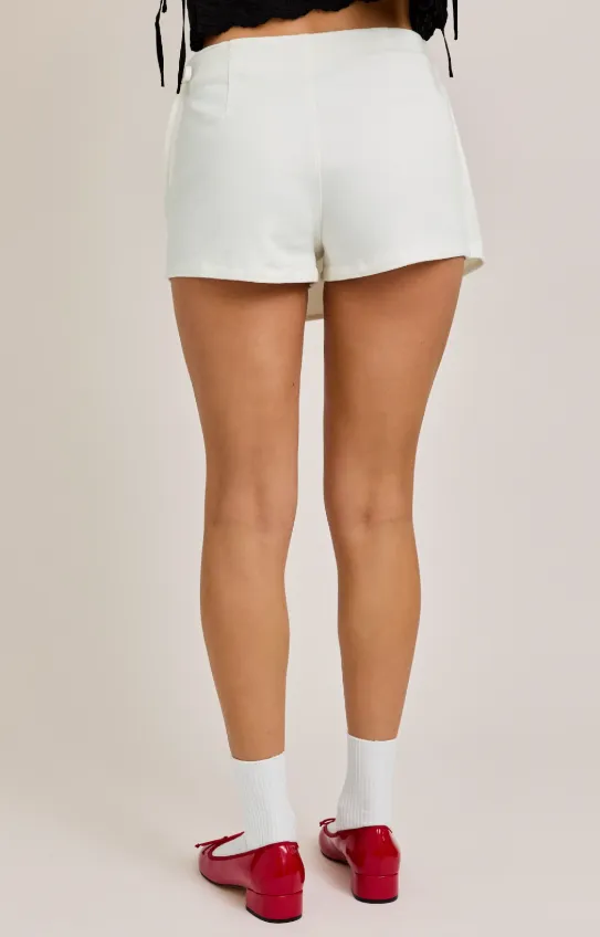 Lila Wickel-Shorts mit Taschendetail