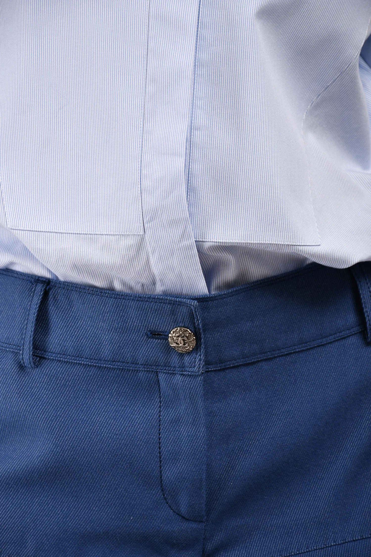 Vorgetragene Chanel™ Blue Denim CC Rüschen-Shorts in Größe 38