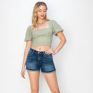 Dunkle Mid-Rise Shorts mit Bündchen für Damen
